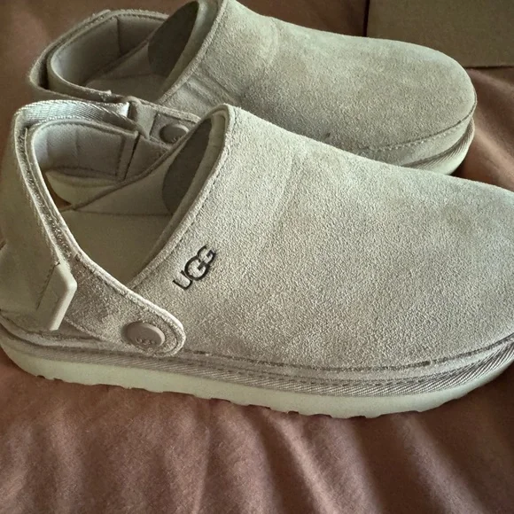 NEW in box Ugg goldstar clogs - Picture 2 of 7